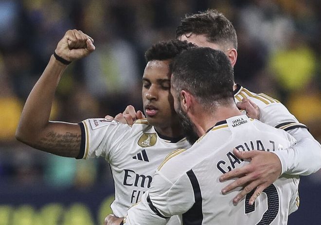 争议判罚点燃全场，两队差点动手