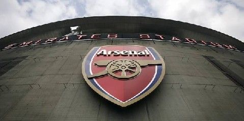 篮球湖人球迷热情支持球队