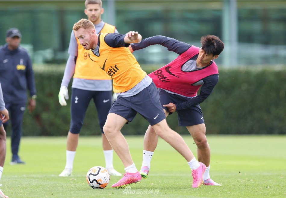 苏超奖杯由徐州企业使用3D打印打造，使用航天级钛合金