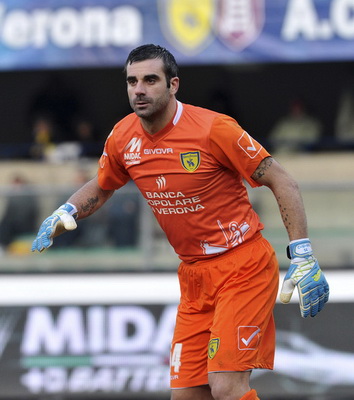 法尔克：纽卡等队曾想引进卡尔，但拜仁抢先与球员完成续约