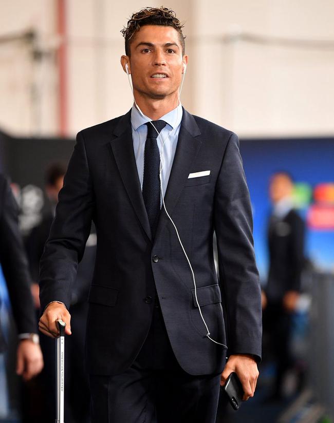 挪威后卫：中场休息时哈兰德让我们多传中，最后奏效了